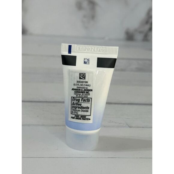 Neutrogena® Mineral Ultra Sheer® Dry-Touch SPF 30 Sunscreen Lotion - Travel Size - Picture 3 of 3